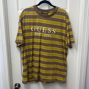 XL Guess T-Shirt. Yellow and brown striped.